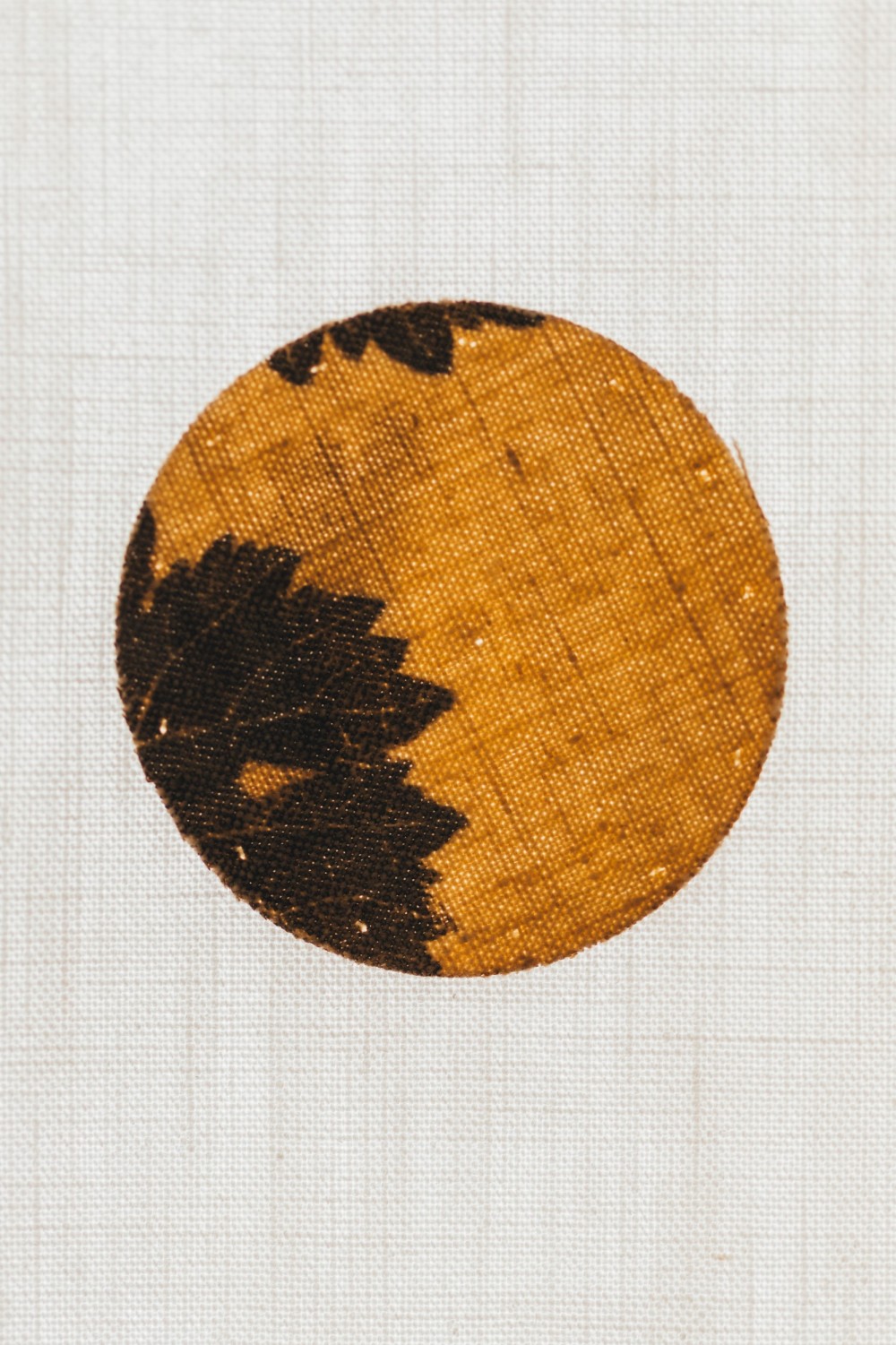 tenture-couleur-de-lune-kakemono-javanne-details-broderie.jpg